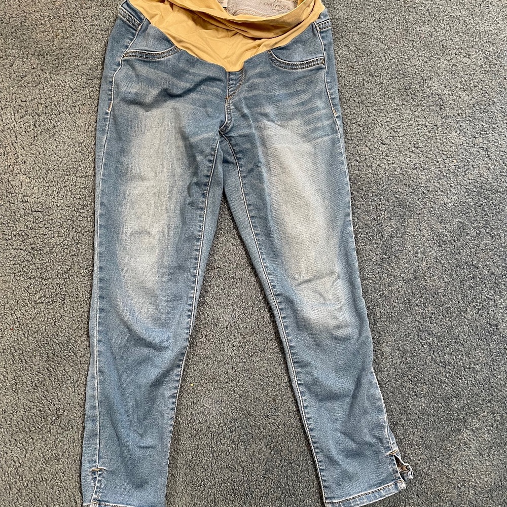 Maternity capris